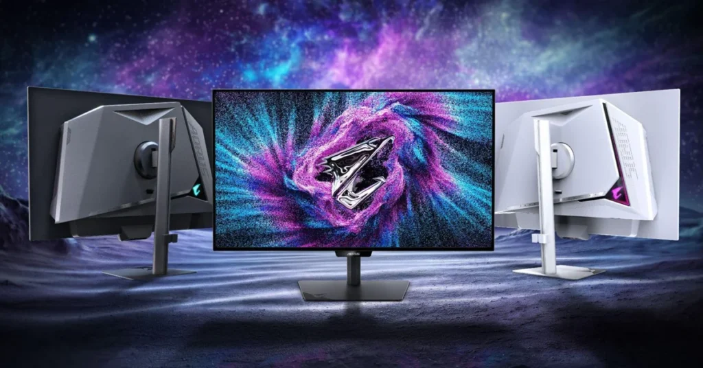 Tres monitores AORUS en un entorno espacial vibrante, con un monitor central que muestra gráficos coloridos en tonos púrpuras y azules.