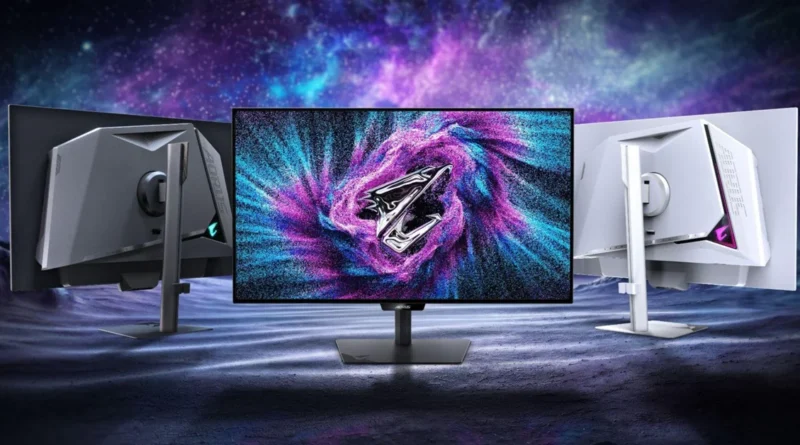 Tres monitores AORUS en un entorno espacial vibrante, con un monitor central que muestra gráficos coloridos en tonos púrpuras y azules.