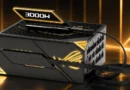 Fuente de poder ROG Thor 3000W de ASUS con diseño elegante y conexión para múltiples GPU.