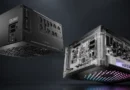 Fuentes de alimentación Corsair: una en negro mate y la otra con panel transparente iluminado, mostrando conexiones y componentes internos.
