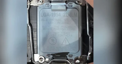 Socket LGA-1954 con una base metálica, instrucciones sobre la instalación del procesador y advertencias sobre el contacto con pines.