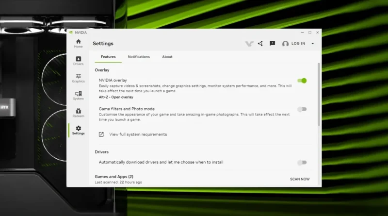 Interfaz de configuración de NVIDIA con opciones de superposición, filtros de juego y descarga automática de controladores.