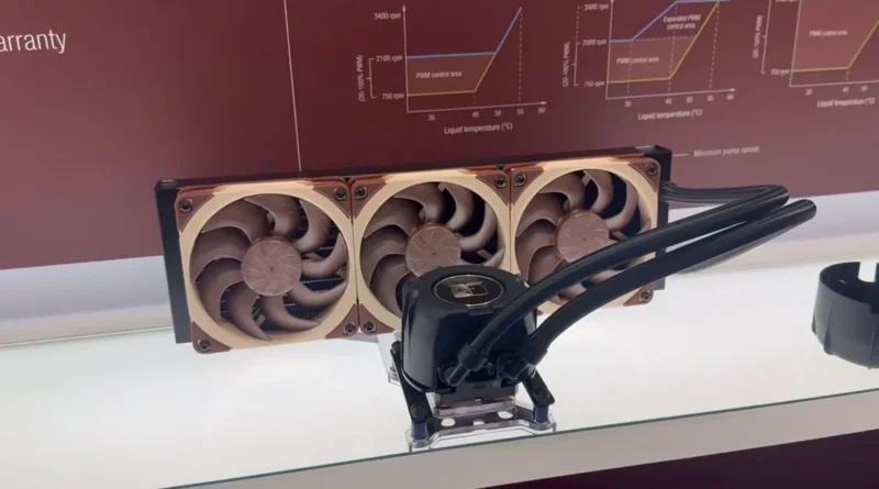 Refrigerador AIO de Noctua con tres ventiladores en color marrón y beige, montaje en la parte superior con tubos de líquido, sobre una superficie clara.