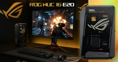 Mini PC ROG NUC 16 E20 junto a un monitor, mostrando un videojuego en acción; colores oscuros y detalles dorados en el diseño.
