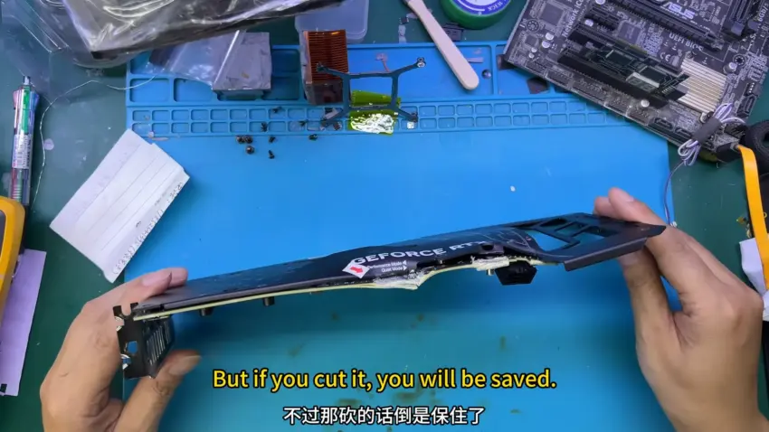 RTX 4070 SUPER siendo sometida a prueba de resistencia, con texto en la parte inferior que dice: "But if you cut it, you will be saved."