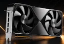 GPU NVIDIA RTX PRO 6000 Blackwell destacada en un fondo oscuro, mostrando su diseño y conectores traseros.