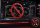 Tarjeta gráfica Radeon RX 9070 en vitrina con símbolo de prohibición en primer plano y cartel que indica la imposibilidad de comprar.