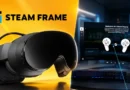 Auriculares de realidad virtual junto a una pantalla que muestra la interfaz del software Steam Frame, con controles de juego.