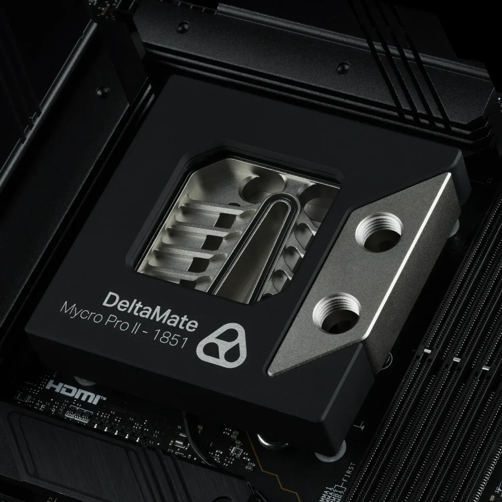 Enfriador DeltaMate Mycro Pro II con diseño elegante, montado en una placa base de hardware gaming.