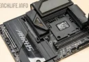 Placa base AORUS con triple conector EPS, diseñada en negro y plata, mostrando un socket central y ranuras para memoria.