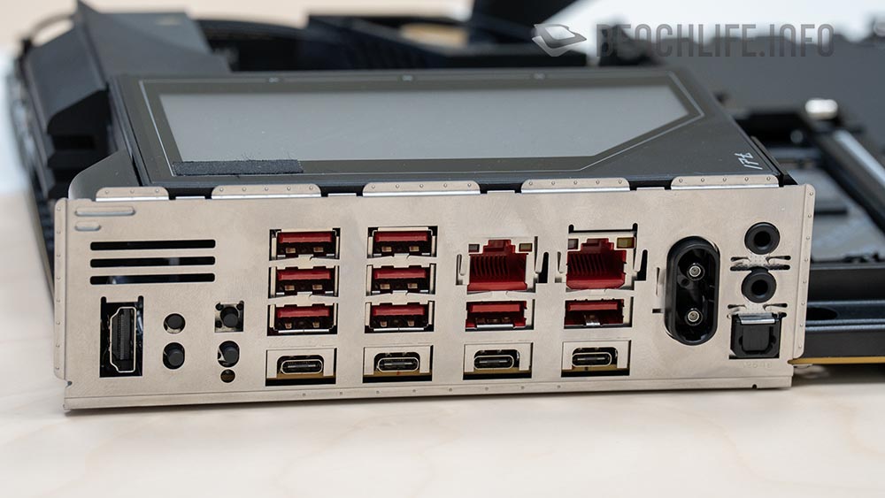 Placa base con múltiples conectores EPS, puertos USB y salida HDMI, todo en un diseño metálico y moderno.