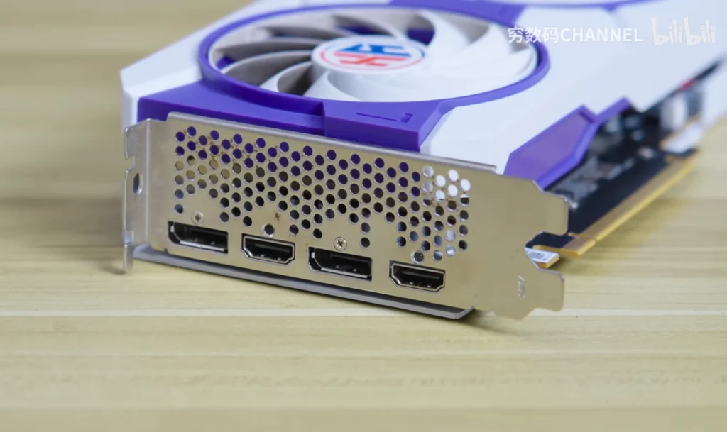 Tarjeta gráfica Frankenstein RTX 4080M con múltiples puertos en la parte trasera, ideal para gaming y rendimiento gráfico.