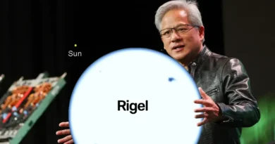 Jensen Huang presenta el núcleo Rigel de NVIDIA junto a una representación del Sol en un evento tecnológico.
