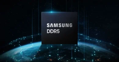 Samsung DDR5 sobre un fondo cósmico que representa el avance tecnológico en memoria RAM del mercado coreano.