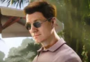 Personaje del videojuego 007 First Light, con gafas de sol y fondo natural, destacando el nuevo controlador Game Ready 616.92.