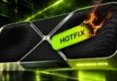Tarjeta gráfica GeForce RTX con etiqueta "HOTFIX" sobre fondo verde, destacando la actualización de NVIDIA.