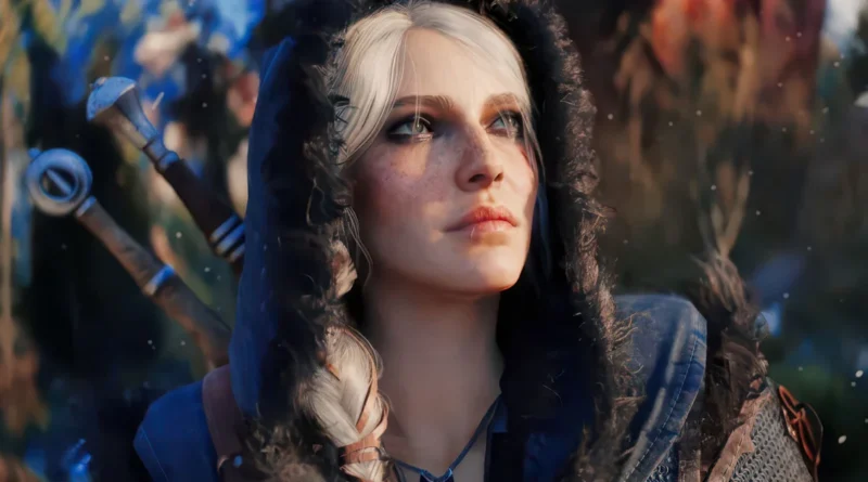 Personaje femenino de The Witcher 4, con capucha, en un entorno natural detallado. Gráficos mejorados por CDPR y Epic.